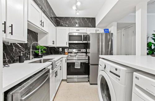 Luxe and Modern Dallas Condo 2 Mi to Highland Park! - Foto 8