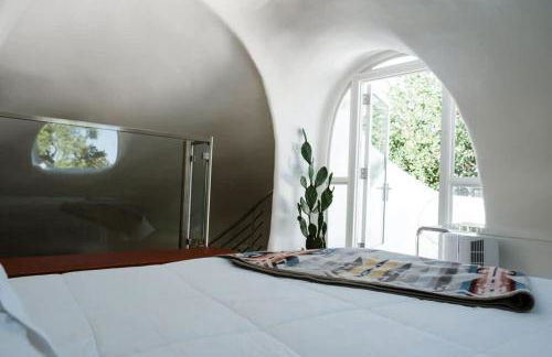 Unique Sculptured House with Private Beach Access - Foto 12