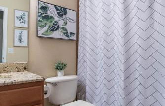 Modern DT Home-King size Bed-Patios-Long Stays-WiFi - Foto 15