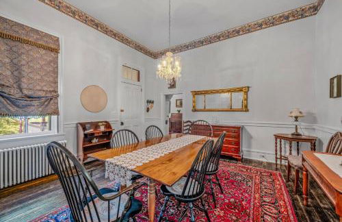 The Manor - Historic Mansion, Wifi, Covered Porch, Screen Porch, King Bed, Walk to Spas, Shops & Restaurants - Foto 27