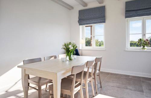 GUT KLETKAMP "Mühlenhof 5" - Ruhige Ferienwohnung mit 3 Schlafzimmern I Terrasse mit See- & Naturblick I Gemeinschaftsgarten I 15 Min zur Ostsee I Küche I Parkplatz I Waschmaschine I WLAN - Foto 11