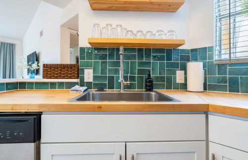 2BR Beach Getaway - Pool Gym Near Space Coast - Foto 16