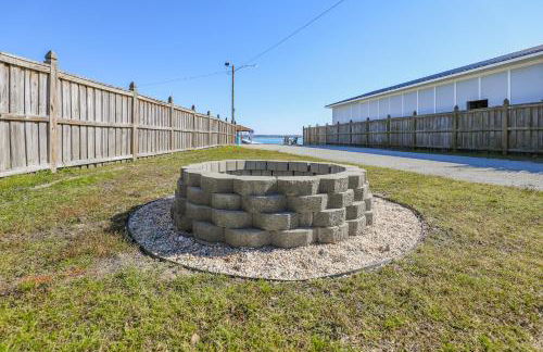 Spacious Home with Waterfront View-Welcome Pets - Foto 48