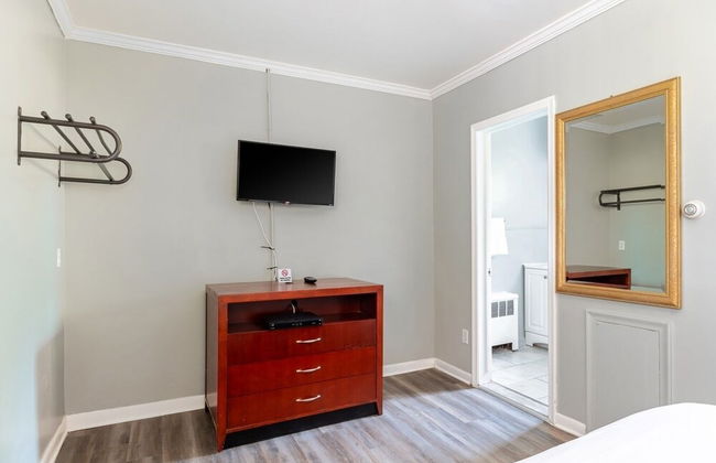 Private Room w/ Bath & Kitchen Access in Brownstown - Foto 10