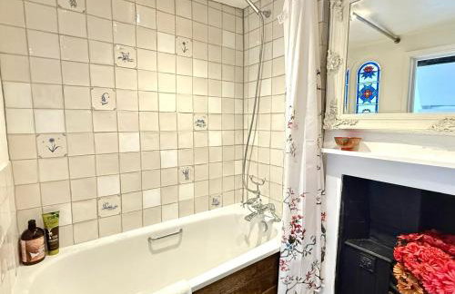 Swan Cottage, 5-Bedroom, Canal View, River, Private gardens, Free Parking's, WiFi, Oxford - Photo 22