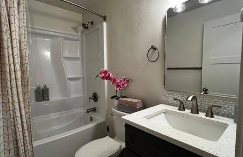 2 King beds Queen Sleeper Sacred Hear Downtown - Photo 24