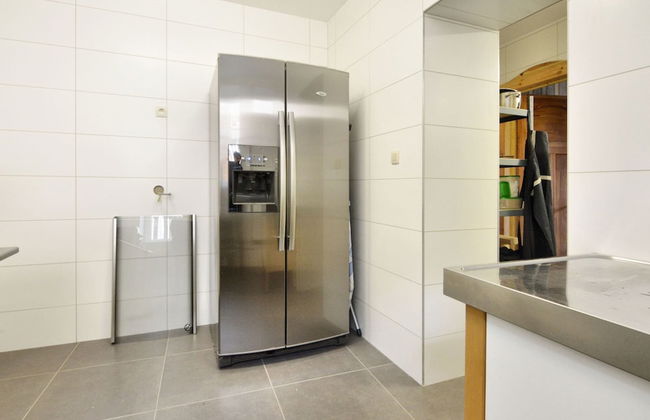 Walk Luxury Stay With Pool - Photo 12