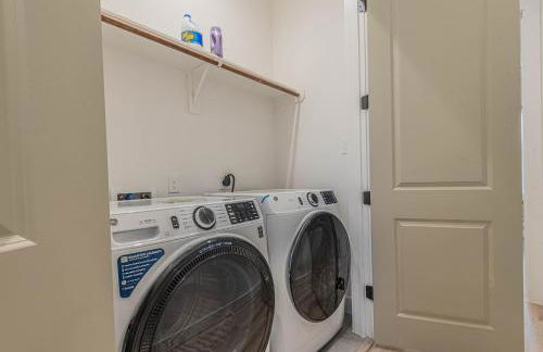 Luxury Charming 3BR 3Bath Free Wi-FI 8 Guests, Gated Home, Houston Downtown - Photo 26