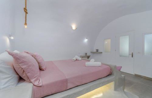 Fira-Cave-Sleeps 13-Parking-Pool-Pet Friendly - Photo 36