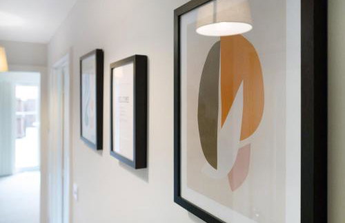 NEW! Stylish 2-Bed Home by Stay With Us, Ideal for Families, Sleeps 4! - Foto 50