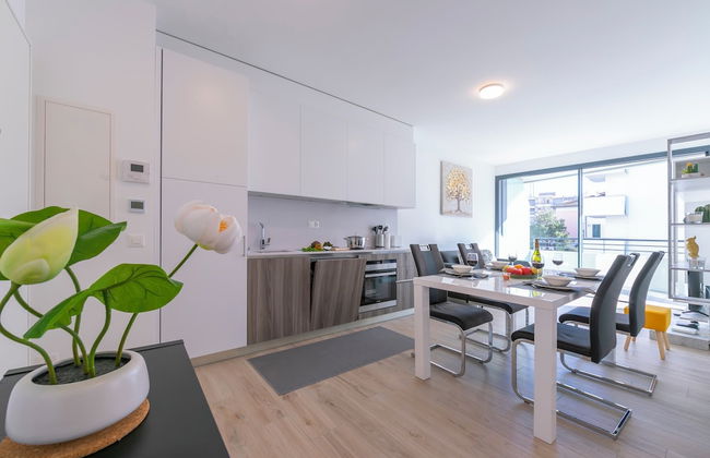 Charming Home - Photo 1