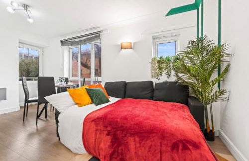 2 Cosy Bedroom Sleeps 6 02 Arena Perfect for Contractors Families and Groups - Photo 43