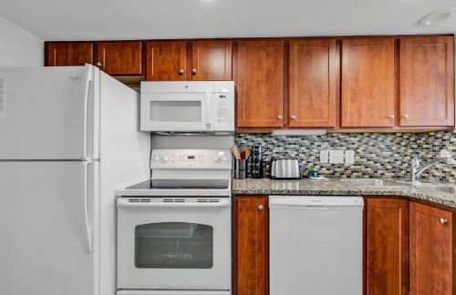 Ocean View 1BR Condo with Private Balcony - Foto 14