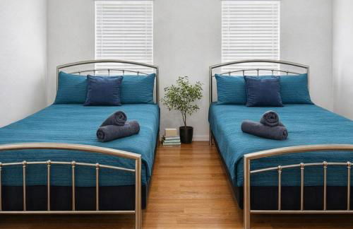 Luxury Villa with Hot Tub, Two Fire Pits, King Bed Suite, Game Room & Fenced Yard - Foto 42