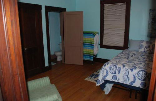 Old Time Beach Front Cottage - The Beach is your Backyard! Pet Friendly cottage - Photo 14