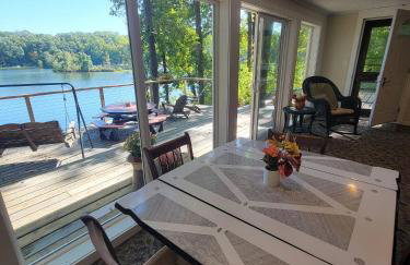 Lakefront Fun on Papakeechie | Kayaks & More! - Foto 3