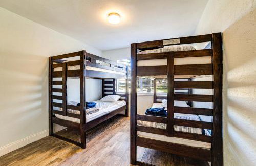 Lakeside Retreat Large Spacious Home with Game Room - Photo 28