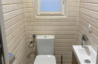 Domek drewniany nad stawem - Foto 7