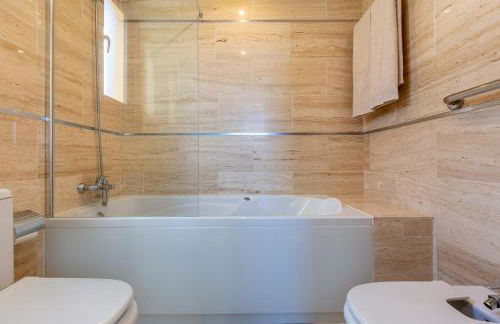 VILLA WITH 4 BEDROOMS AND PRIVATE HEATED POOL - Foto 18