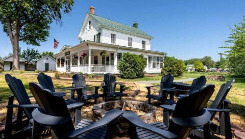 Romantic Historic Inn Suite with Mountain Views in Luray, Virginia - Photo 5