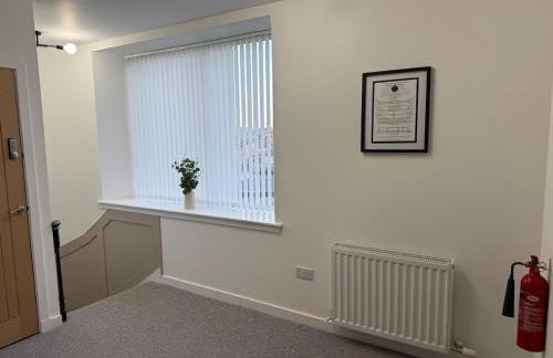 The Drapers - by Caithness Luxury Apartments NC500 - 4 Bedroom Luxury Central NC500 Apartment-Sleeps 8- Sleeps Work teams upto 4 & holiday makers upto 8 - BUDGET FRIENDLY FOR LONG STAY TRADES - CONTACT US - - Foto 3