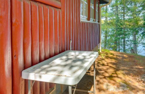 Cozy Lakefront Cabin with Indoor Gas Fireplace! - Foto 19