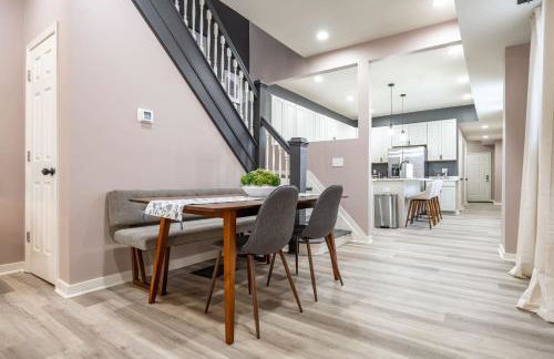 Modern & Stylish - Mins to Downtown - Family Friendly - Photo 7