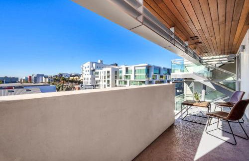 Luxury by the Beach with Pool, Gym, Game Room - Photo 16