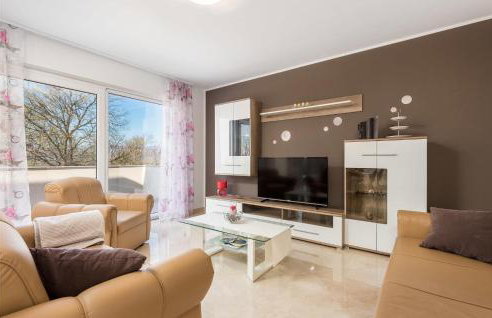 2 Bedroom Lovely Apartment In Viskovo - Photo 14