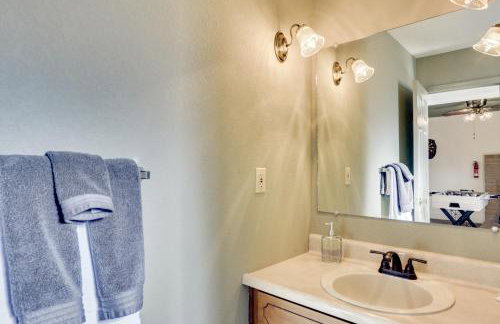Pet-Friendly Escape w/ Game Room & Fire Pit! - Foto 16