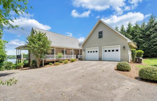 Lake Lookout - Private Home with lake views & Game room - Foto 35