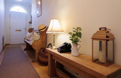 Saintfield Centre - Sleeps 8 - Garage & patio - Foto 25