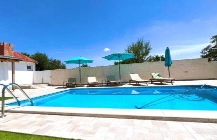 Stone & Sun Retreat with Private Pool - Foto 37