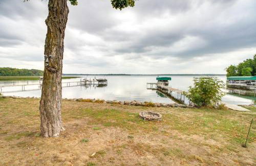 Lakefront Isle Escape with Dock and Fire Pit! - Foto 25
