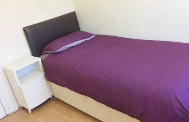 Beautiful Romantic Village House With Netflix - Photo 8