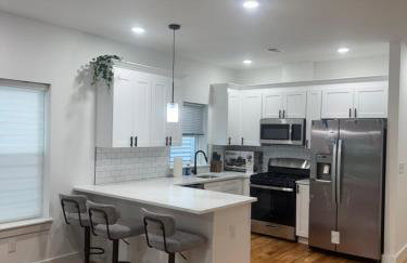 Cozy 3BR Retreat with Rooftop Near EWR & NYC Access - Photo 6