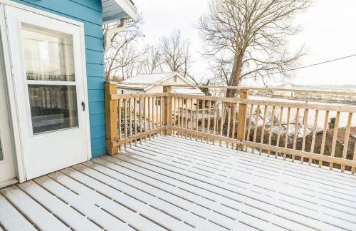 Cozy Riverfront Bungalow with Stunning Views - Foto 8