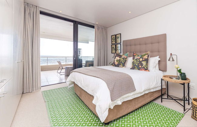 Experience Solace and Panoramic Views at Crescent Bay - Foto 9