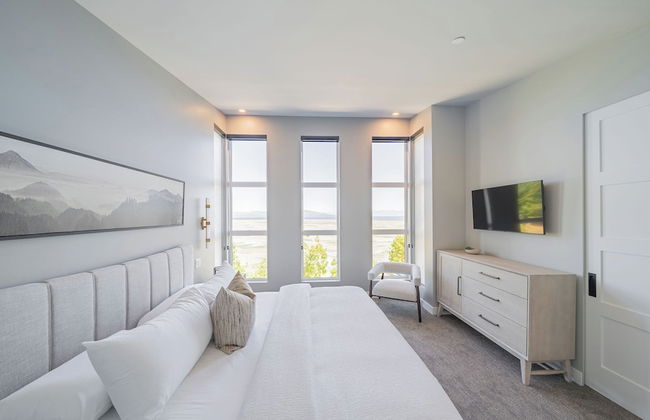 Sunrise Ridge Waterfront Resort - Photo 12