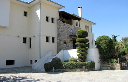 Palirria Hotel & Studios - Photo 2