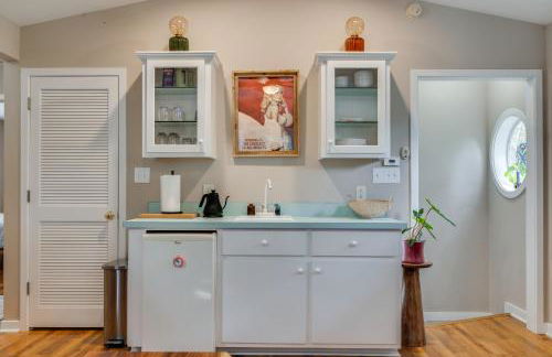 2 Mi to Atlantic Beach Coastal Retreat with Deck - Foto 15