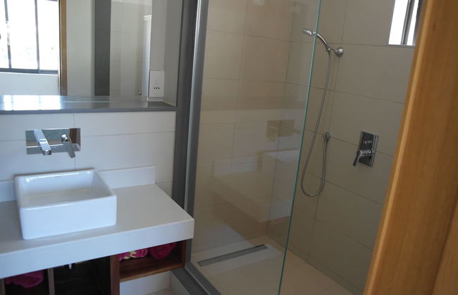 Immaculate Two Beds Luxury Marina Apartment - Photo 16