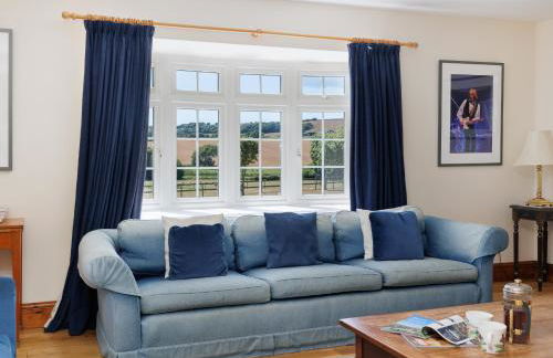 Rookley Farm Lodge Charming Manor Pool House with Heated Pool, Tennis Court & Gardens - Isle of Wight Rural Countryside Escape - Foto 10