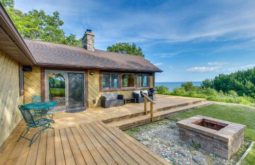 Idyllic Sturgeon Bay Cabin with Fire Pit and View - Photo 3