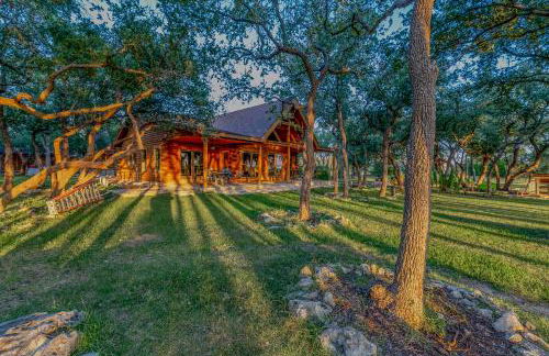Scenic Hill Country Ranch with amazing views - Foto 8