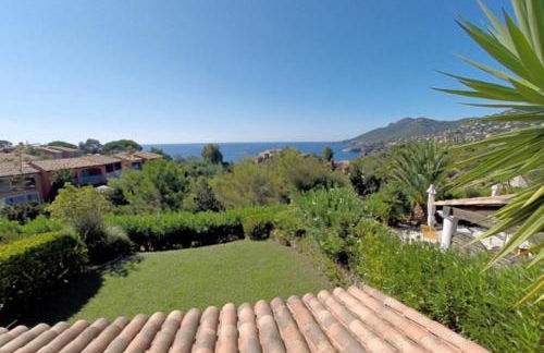 Panoramic Sea View Villa in private residence with pool - Photo 8