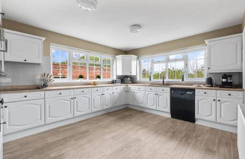 Modern 3 Bedroom Bungalow with Style & Comfort in Leicestershire - Photo 29