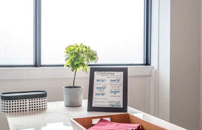 Modern Contemporary 2 Bedroom Suite - Photo 16