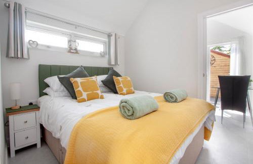 Stylish & Lovely Studio with Parking In New Forest! - Foto 1