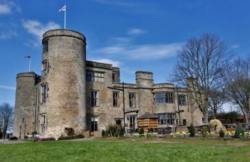 Walworth Castle Cottage - Photo 16